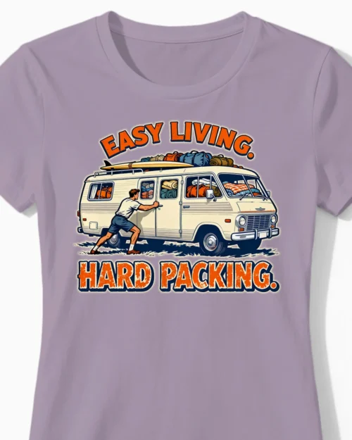 Easy Living. Hard Packing. | Retro Camper-Damenshirt lila Close-Up
