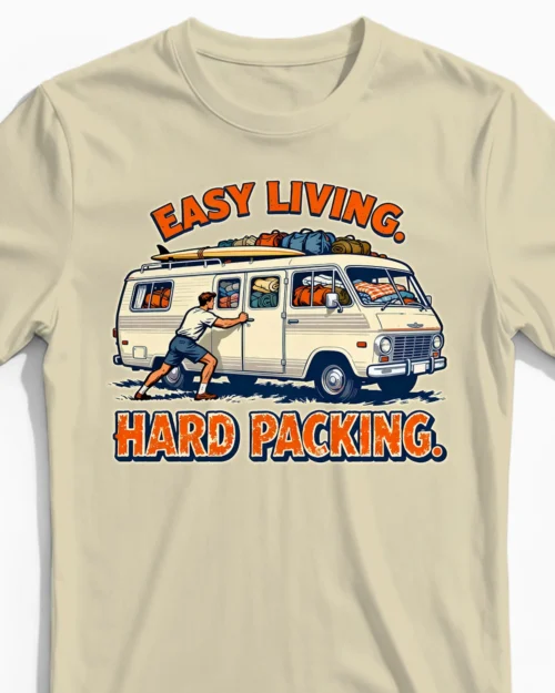 Easy Living. Hard Packing. | Retro Camper-Herrenshirt beige Close-Up