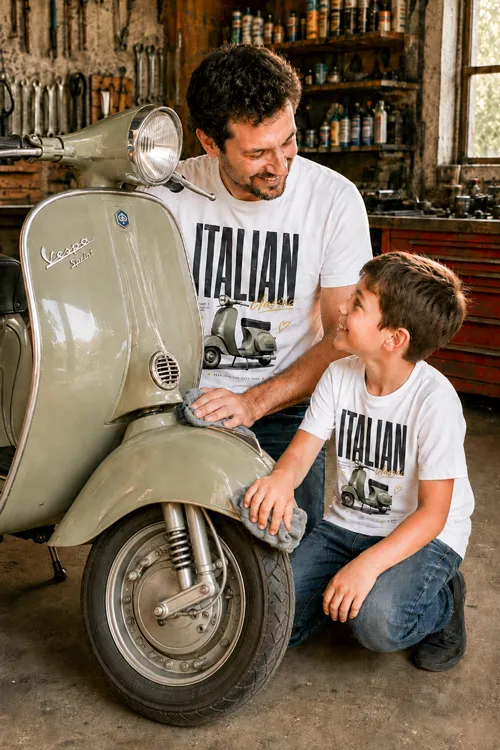 Vintage Vespa & Roller T-Shirt für Kinder im italienischen Retro-Look mit klassischem Roller, großer Italian Classic Typografie und Vintage-Scooter-Details.