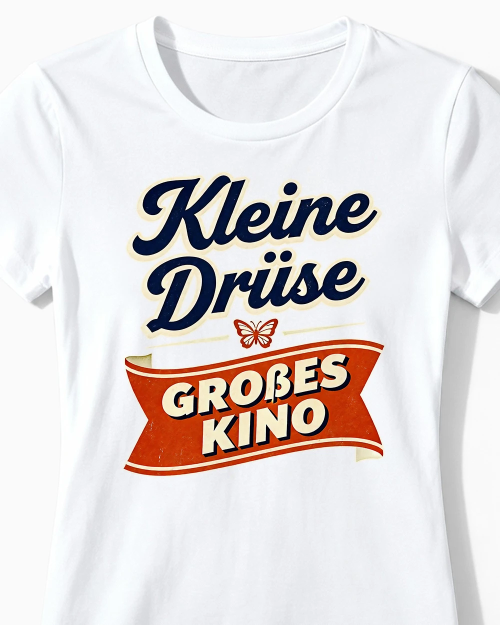 kleine-druese-grosses-kino-hashimoto-damenshirt-weiss-cu Kleine Drüse, großes Kino | Lustiges Schilddrüse & Hashimoto T-Shirt für Damen & Hormonexpertinnen weiss Close-Up