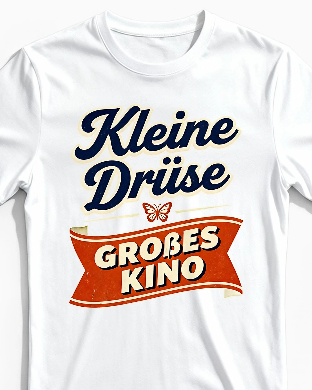 kleine-druese-grosses-kino-hashimoto-herrenshirt-weiss-cu Kleine Drüse, großes Kino | Lustiges Schilddrüse & Hashimoto T-Shirt für Herren & Hormonexperten weiss Close-Up