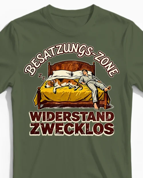 Besatzungszone | Das witzige Hunde-Herrenshirt für den geduldigen Hunde-Papa olive Close-Up