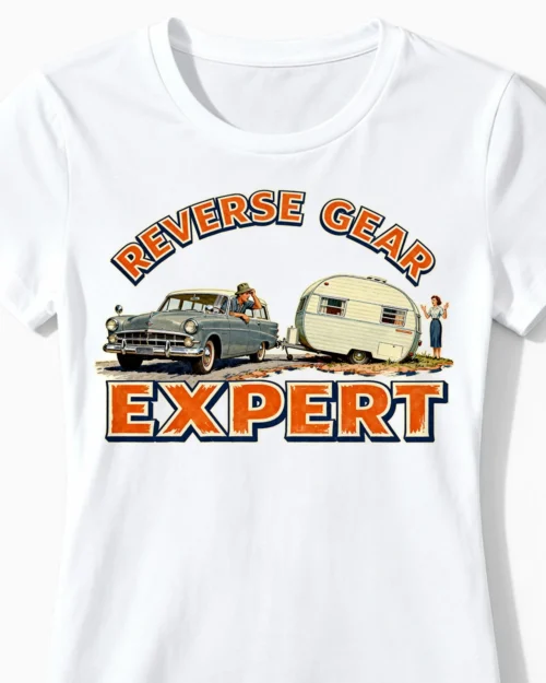 Reverse Gear Expert | Lustiges Camping T-Shirt für Damen & entspannte Wohnwagen-Einweiserinnen weiss Close-Up