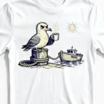 Mürrische Moin-Möwe | Lustiges Moin & Nordsee T-Shirt für Herren & echte Morgenmuffel weiss Close-Up