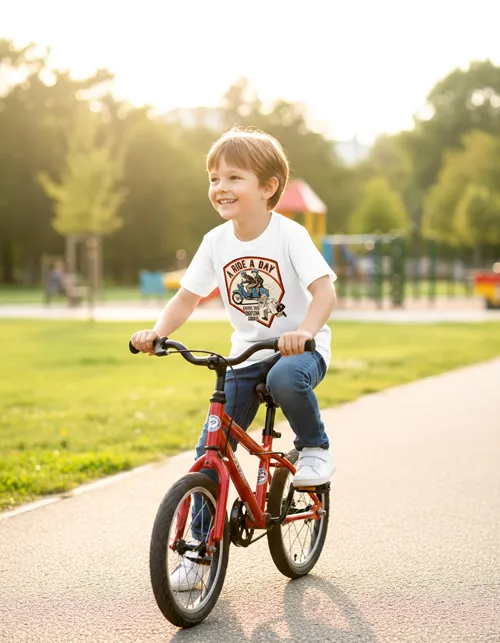 A Ride a Day keeps the Doctor away | Cooles Schwalbe-Kindershirt für kleine Nachwuchs-Schrauber