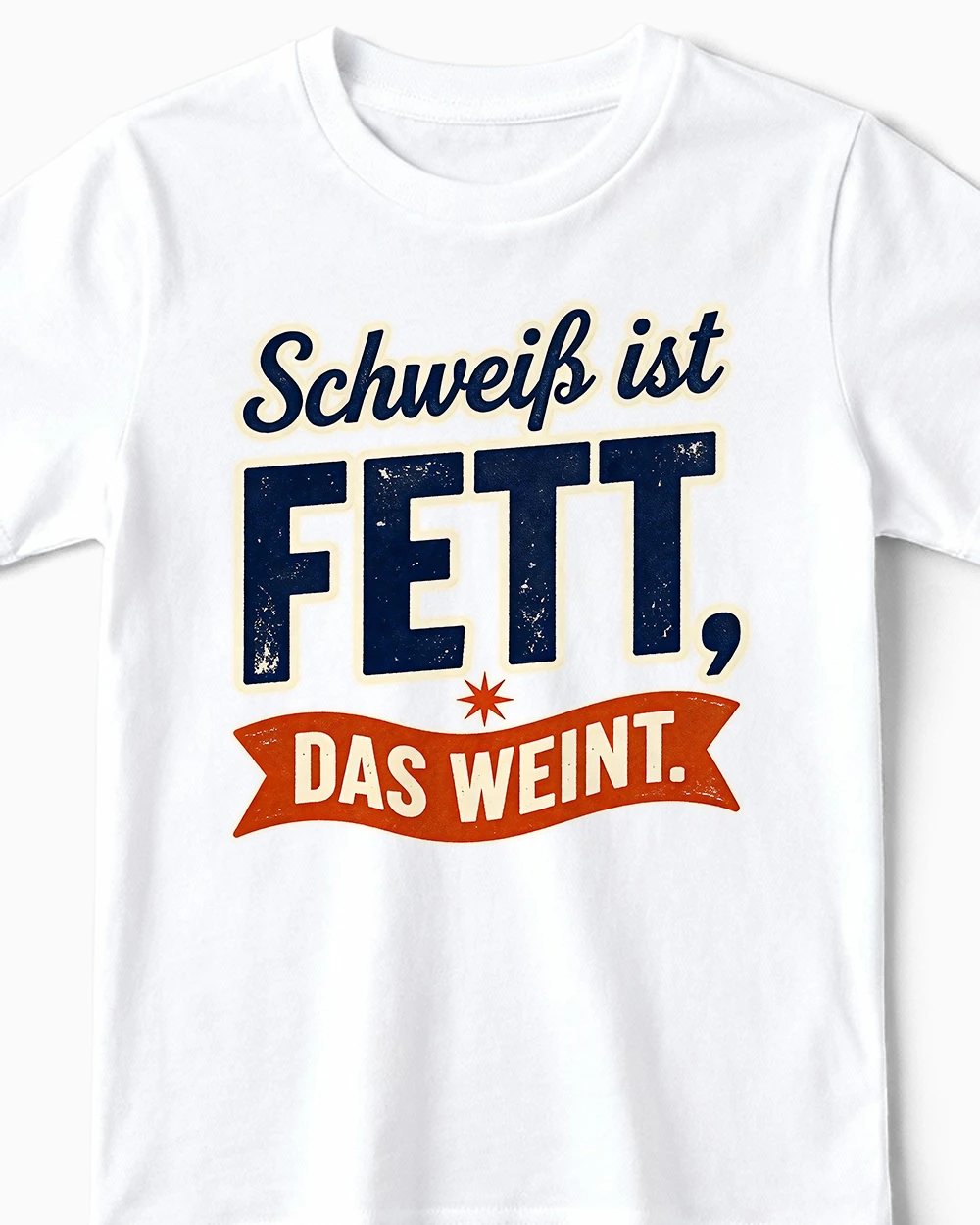 schweiss-ist-fett-das-weint-lustiges-sport-kindershirt-weiss-cu Schweiß ist Fett das weint | Lustiges Sport & Fitness T-Shirt für Kinder & kleine Energiebündel weiss Close-Up