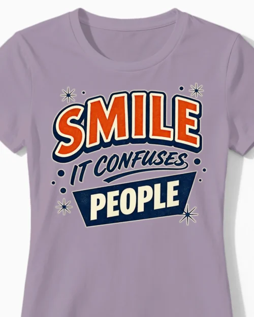Smile - It confuses people | Lustiges Damenenshirt für sarkastische Frauen lila Close-Up