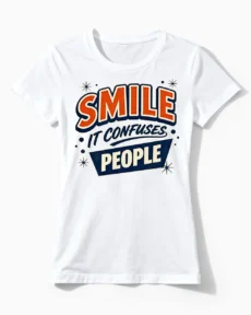 Smile - It confuses people | Lustiges Sarkasmus & Spruch T-Shirt für Damen und sarkastische Frauen weiss
