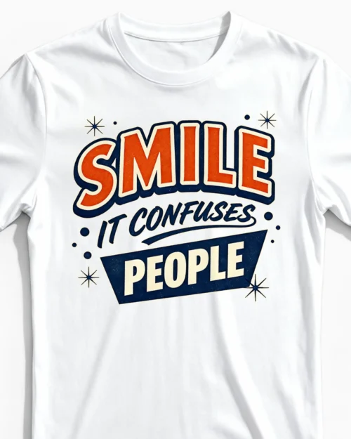 Smile - It confuses people | Lustiges Herrenshirt für echte Sarkasten weiss Close-Up
