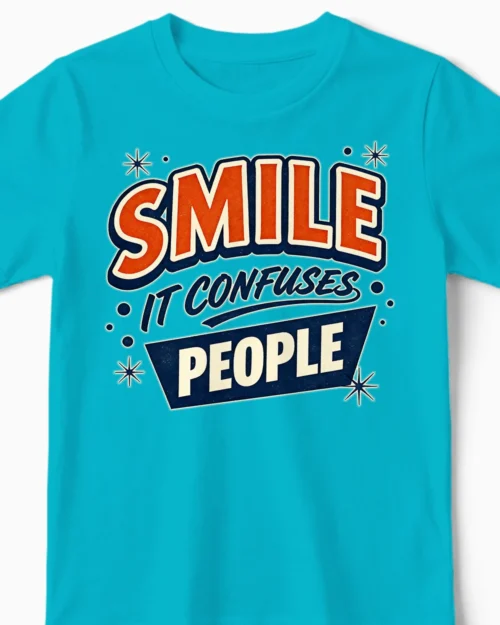 Smile - It confuses people | Lustiges Kindershirt für kleine Frechdachse hellblau Close-Up