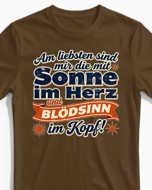 Sonne im Herz & Blödsinn im Kopf | Lustiges Herrenshirt braun Close-Up