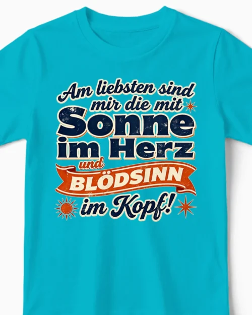 Sonne im Herz & Blödsinn im Kopf | Lustiges Kindershirt hellblau Close-Up
