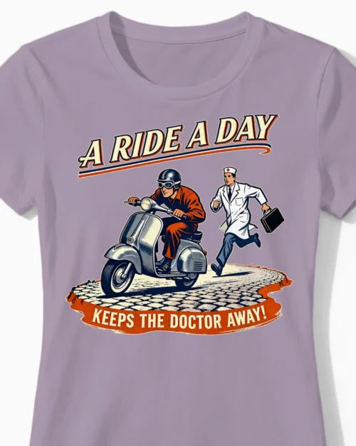 Lustiges Vespa T-Shirt Damen: A Ride A Day keeps the Doctor away im coolen Vintage-Stil lila Close-Up